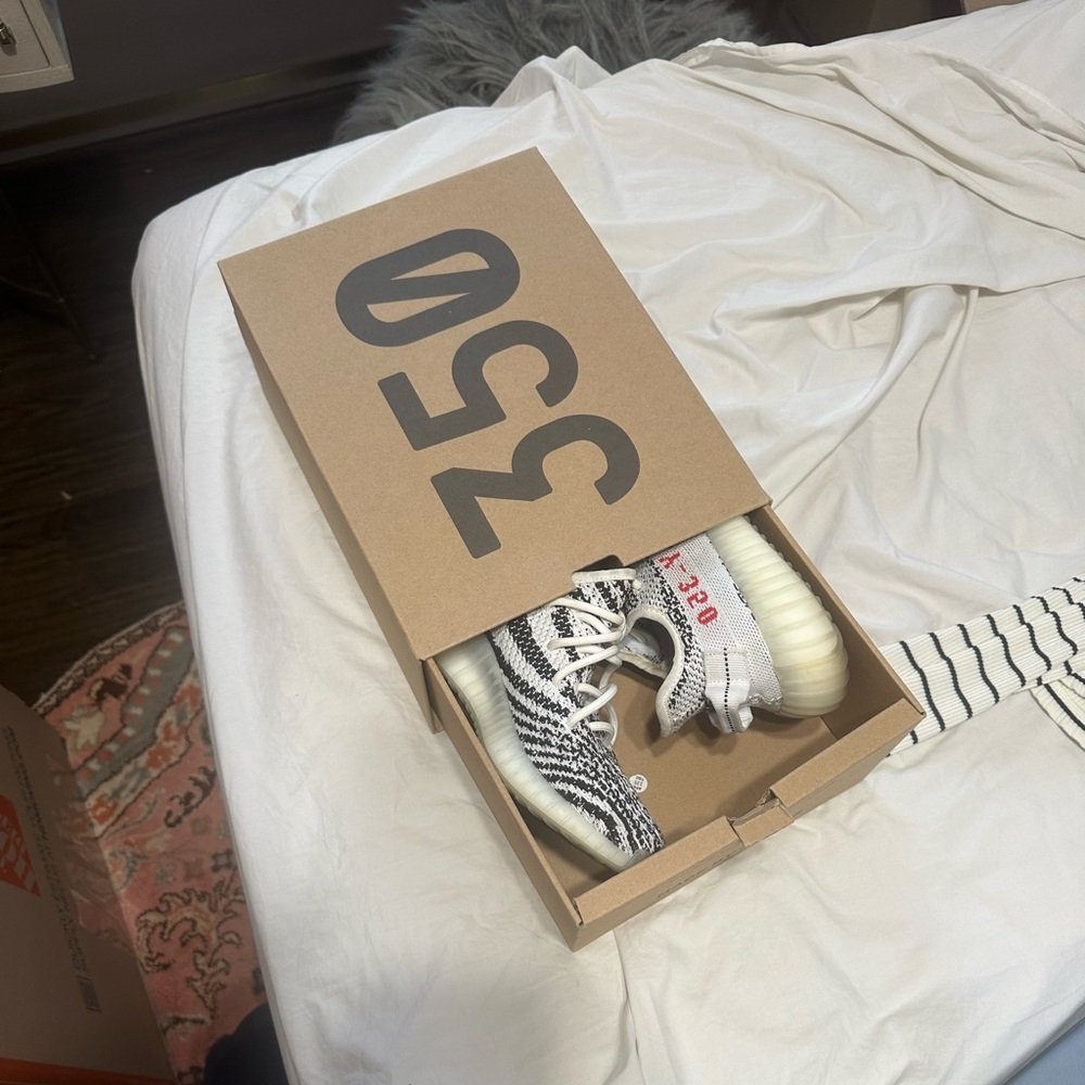 Yeezy 350 zebra